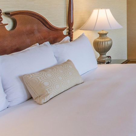 The Brown Hotel Louisville Exterior photo A bed with pillows