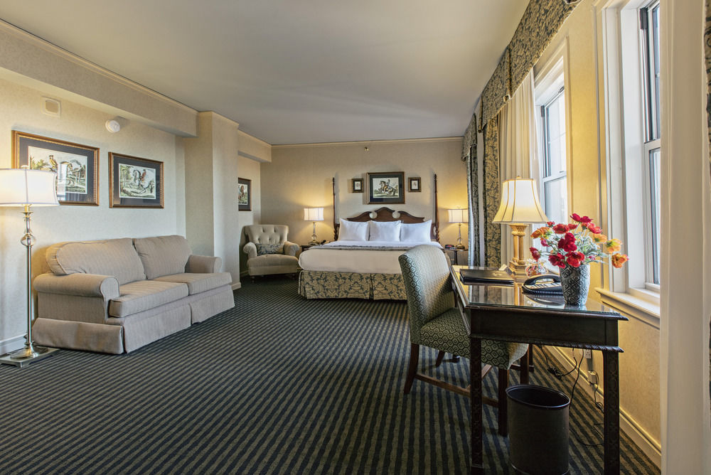 The Brown Hotel Louisville Exterior photo A room at the Hotel Viking